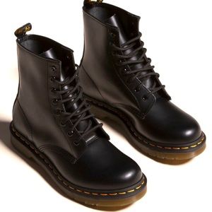 DR. MARTENS 1460 Womens Boots